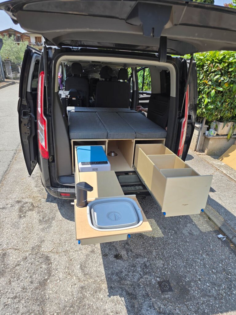 7. Ford Tourneo custom 9 posti di Ilaria (Firenze)