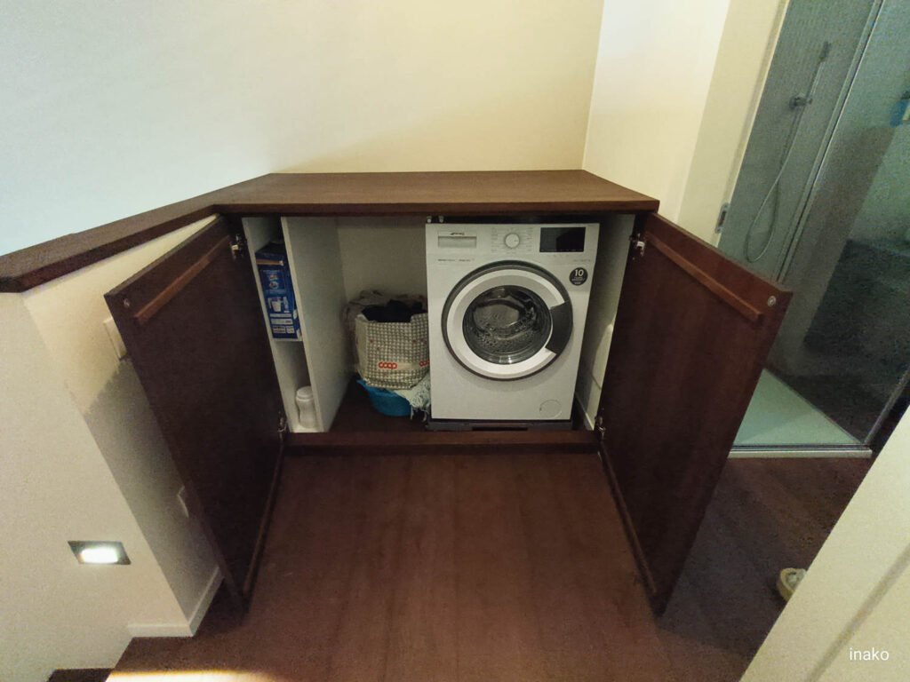 Corrimano e mobile copri-lavatrice di Letizia (Assisi)