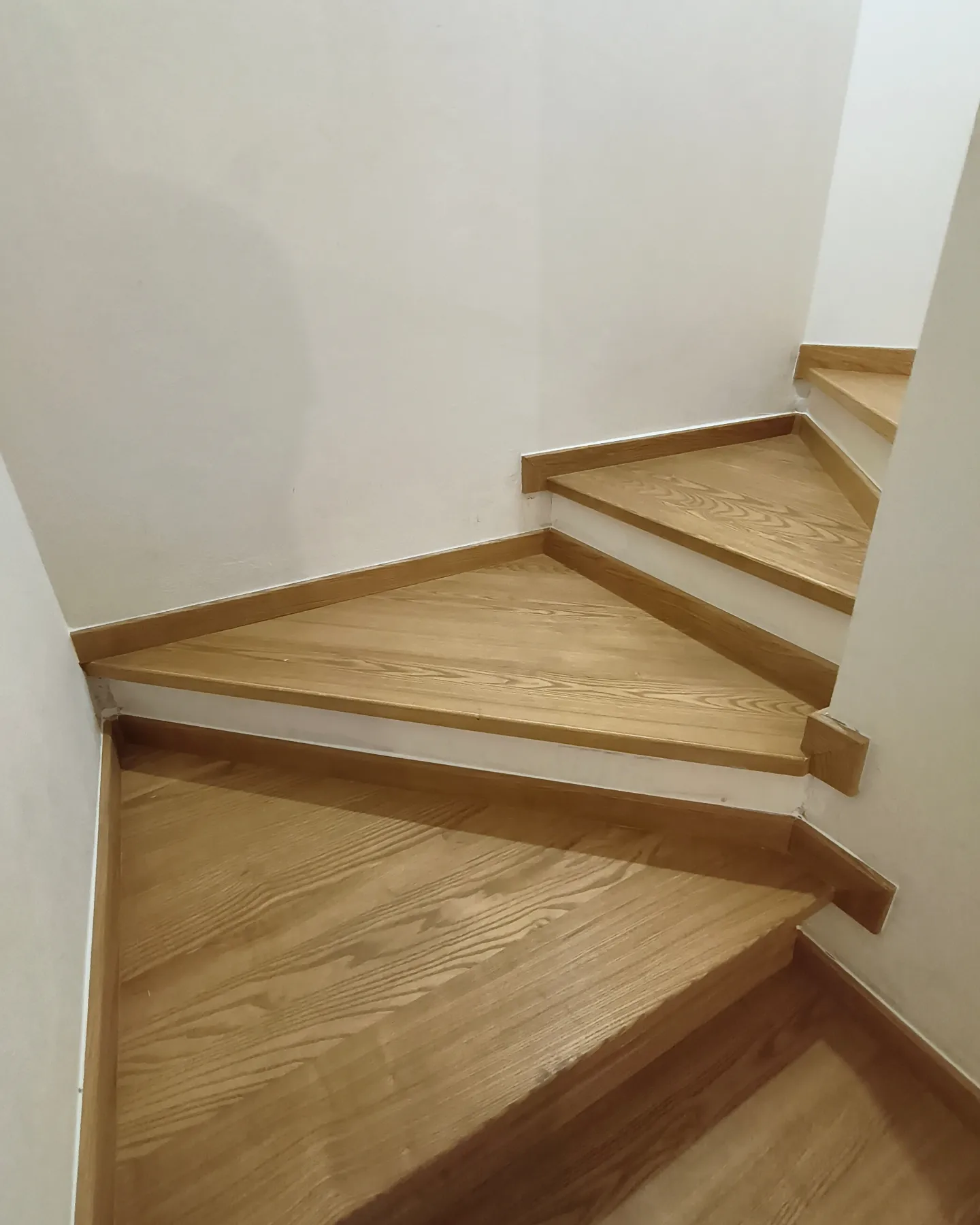 Pedane e corrimano in legno di frassino di Mohammed da Foligno