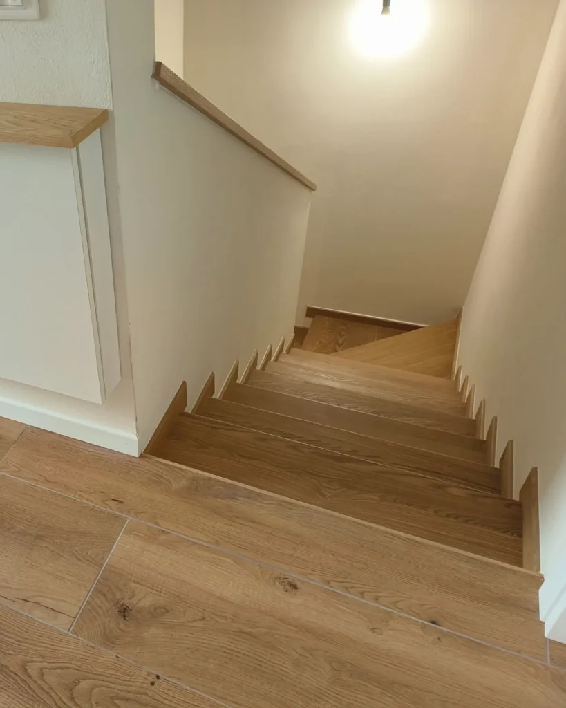 Pedane e corrimano in legno di frassino di Mohammed da Foligno